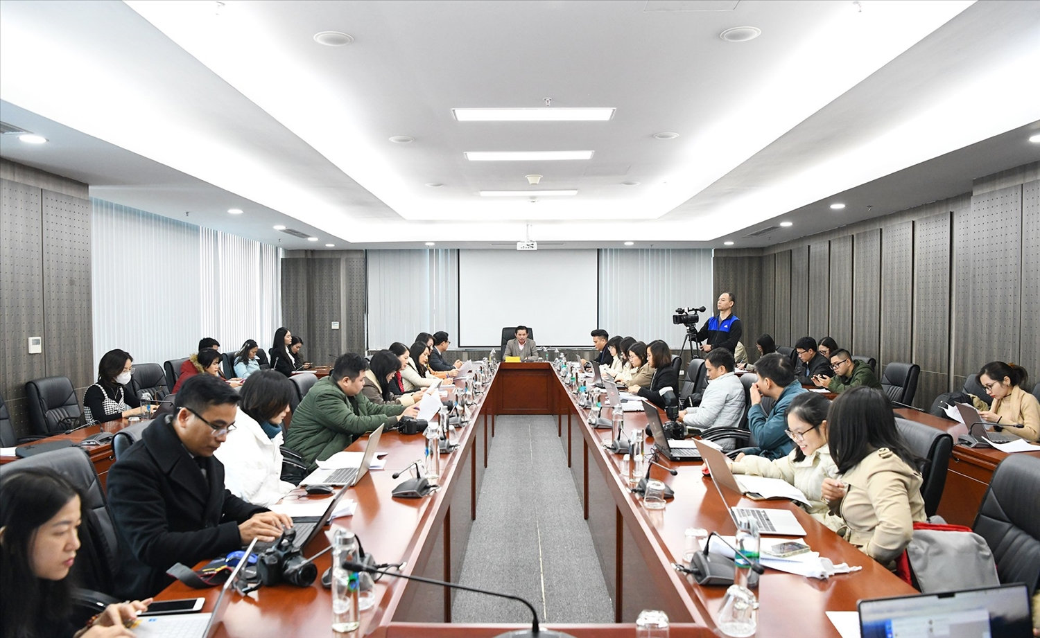 Quang cảnh cuộc họp Quang cảnh cuộc họp