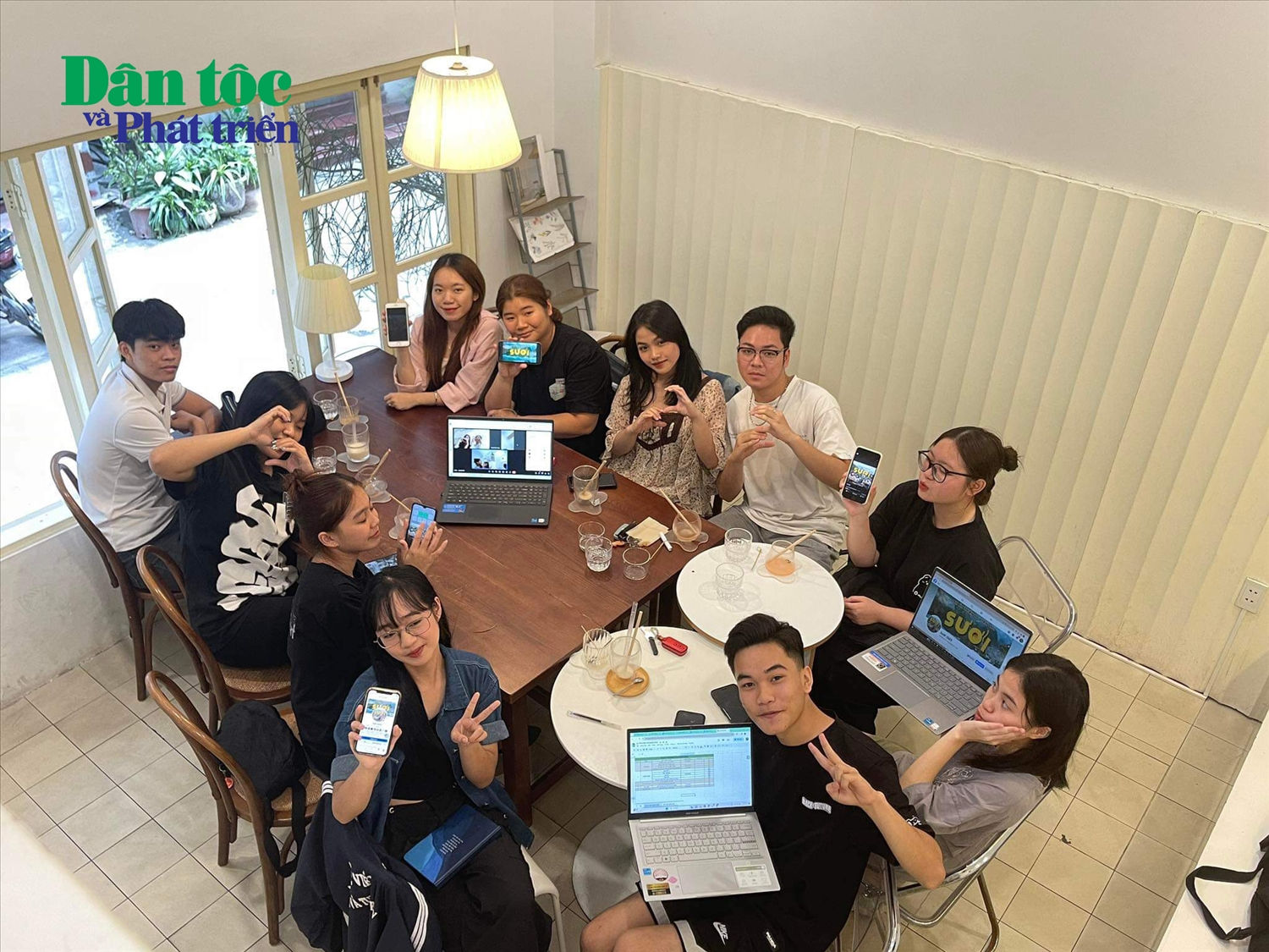 Những cuộc họp nội bộ với tinh thần tuổi trẻ nhiệt huyết, đem những yêu thương dành cho các bạn nhỏ DTTS của thành viên thực hiện dự án