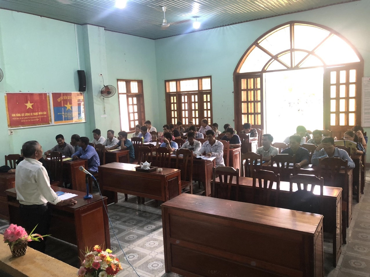 Ban Dân tộc tỉnh Bình Định thường xuyên tổ chức các lớp về phổ biến pháp luật, tuyên truyền chống TH&HNCHT đến người dân các huyện miền núi Ban Dân tộc tỉnh Bình Định thường xuyên tổ chức các lớp về phổ biến pháp luật, tuyên truyền chống TH&HNCHT đến người dân các huyện miền núi