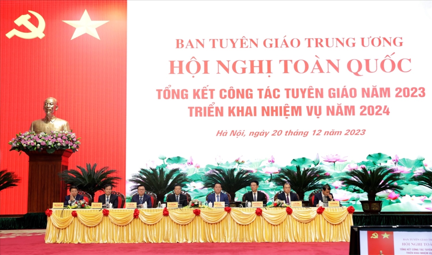 Các đồng chí lãnh đạo điều hành Hội nghị