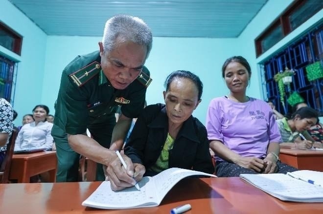Bên cạnh công tác vận động, tuyên truyền thì để nâng cao chất lượng XMC cần phải đổi mới công tác XMC phù hợp với tập quán sinh hoạt của đồng bào
