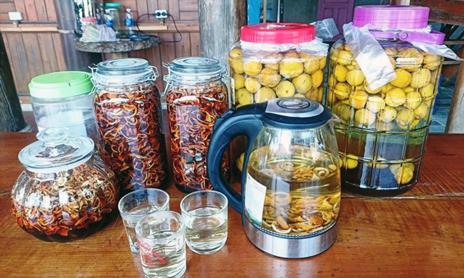 Một số sản phẩm từ quả quýt hôi. Một số sản phẩm từ quả quýt hôi.