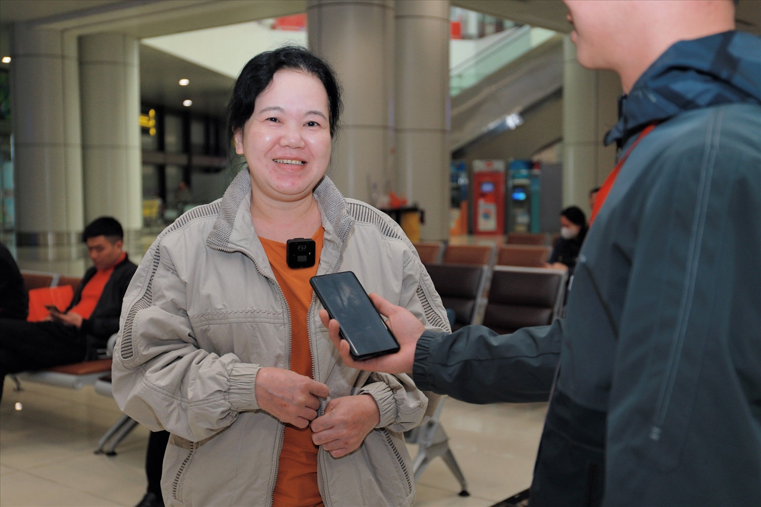 Cô Huỳnh Thị Nhường (50 tuổi, trú tại An Cư, Linh Kiều, Cần Thơ) có con được nhận bằng khen tại Lễ tuyên dương lần này (em Chiêm Hoàng Ngân Giang) cho biết: Gia đình ai nấy đều vui mừng và tự hào khi Ngân Giang được nằm trong danh sách nhận bằng khen của Ủy ban Dân tộc lần này. Gia đình đã động viên cháu cố gắng phát huy, tiếp tục phấn đấu để trở thành một công dân có ích.