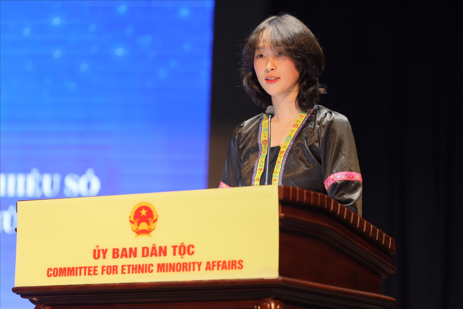 Em Chào Nguyễn Ánh Nguyệt, người dân tộc Cống phát biểu tại buổi gặp mặt (Ảnh: Vũ Mừng)