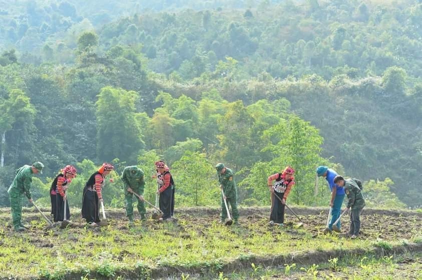 (BCĐ- TT vận động ND) Mường Nhé (Điện Biên): Bình minh trên đỉnh Khoan La San