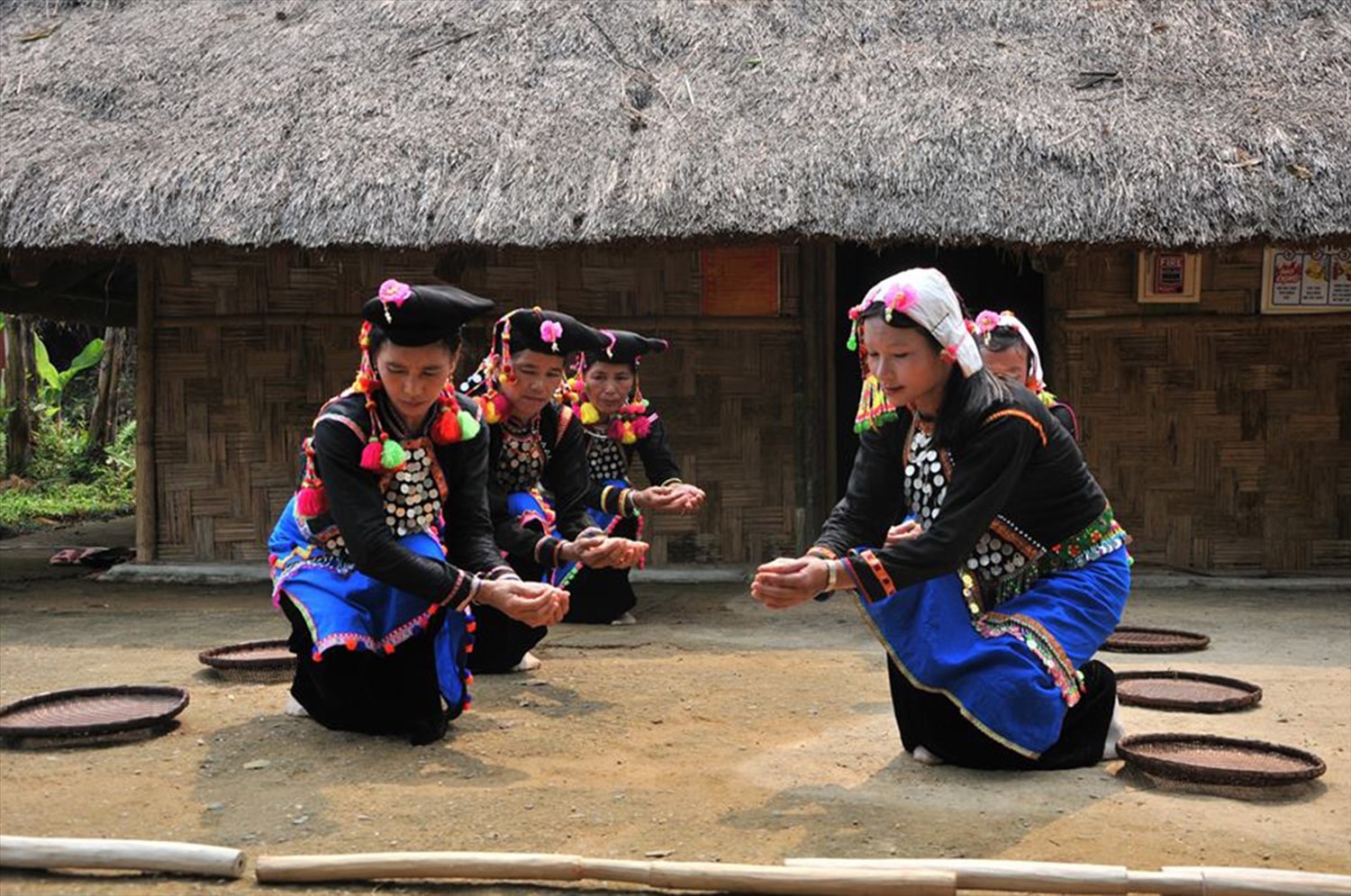 Văn nghệ trong Lễ Mừng cơm mới của đồng bào Si La Văn nghệ trong Lễ Mừng cơm mới của đồng bào Si La