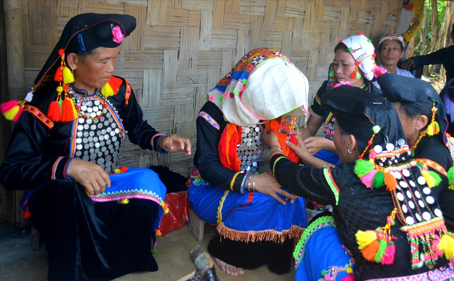 Độc, lạ phong tục cưới hỏi của dân tộc Si La 2