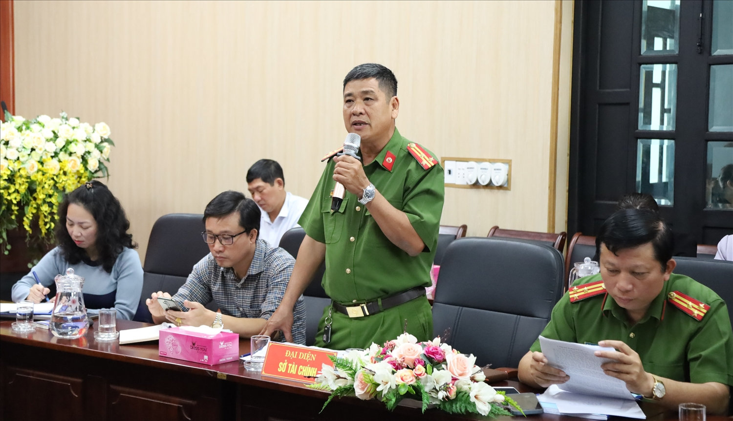 Đại biểu phát biểu ý kiến về các giải pháp công tác tuyên truyền phòng, chống tội phạm về ma túy vùng đồng bào DTTS và miền núi