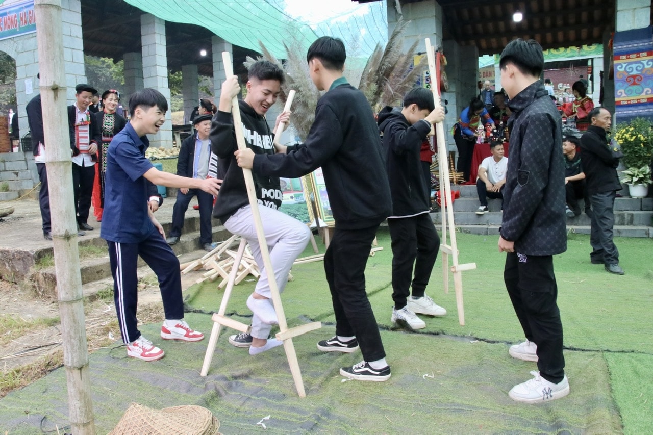 (Bài ảnh) Đặc sắc Chợ phiên - Chào năm mới 2024 tại “Ngôi nhà chung” 11