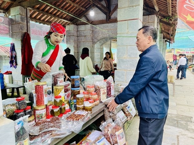 (Bài ảnh) Đặc sắc Chợ phiên - Chào năm mới 2024 tại “Ngôi nhà chung” 2
