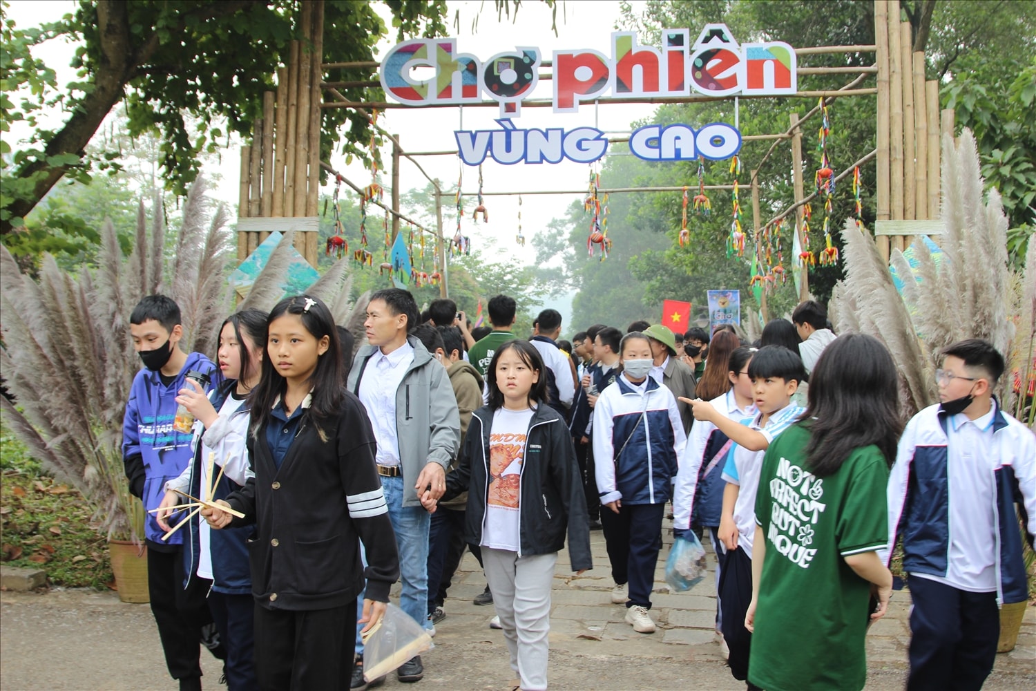 (Bài ảnh) Đặc sắc Chợ phiên - Chào năm mới 2024 tại “Ngôi nhà chung”