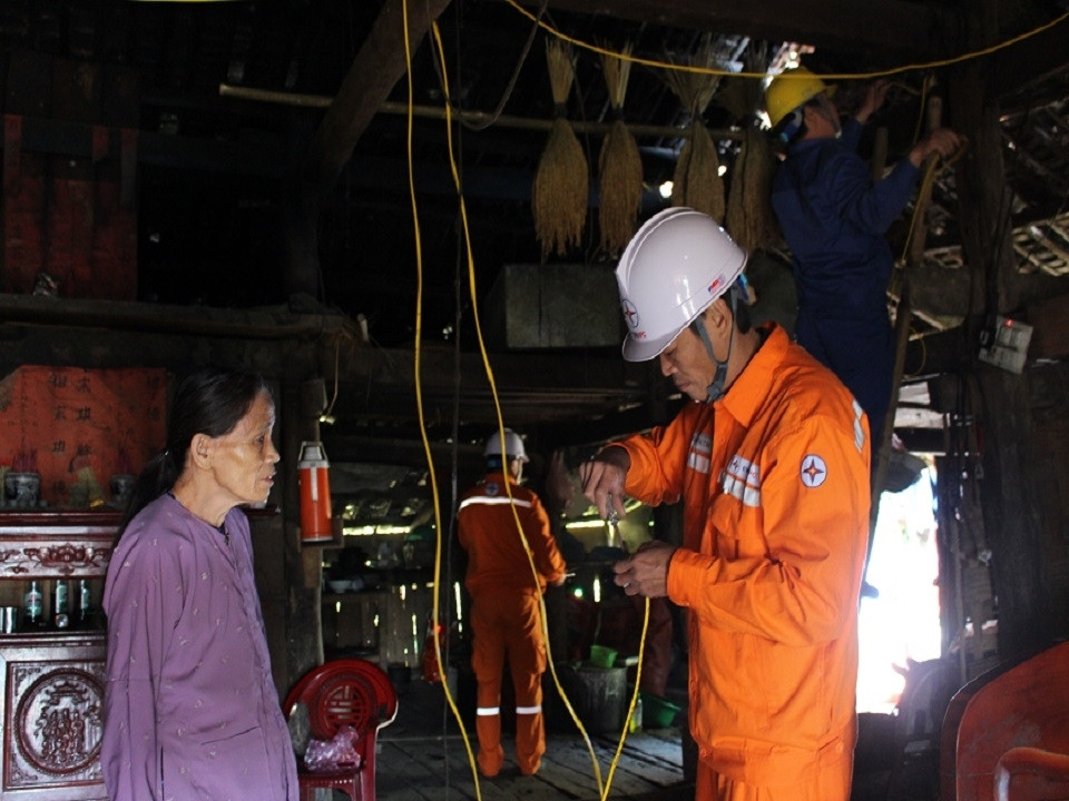 Sửa chữa, lắp đặt, thay mới đường dây sau công tơ, bảng điện, đèn chiếu sáng cho hộ nghèo, hộ gia đình chính sách gia đình có hoàn cảnh khó khăn trên địa bàn xã Gia Miễn, huyện Văn Lãng, tỉnh Lạng Sơn Sửa chữa, lắp đặt, thay mới đường dây sau công tơ, bảng điện, đèn chiếu sáng cho hộ nghèo, hộ gia đình chính sách gia đình có hoàn cảnh khó khăn trên địa bàn xã Gia Miễn, huyện Văn Lãng, tỉnh Lạng Sơn