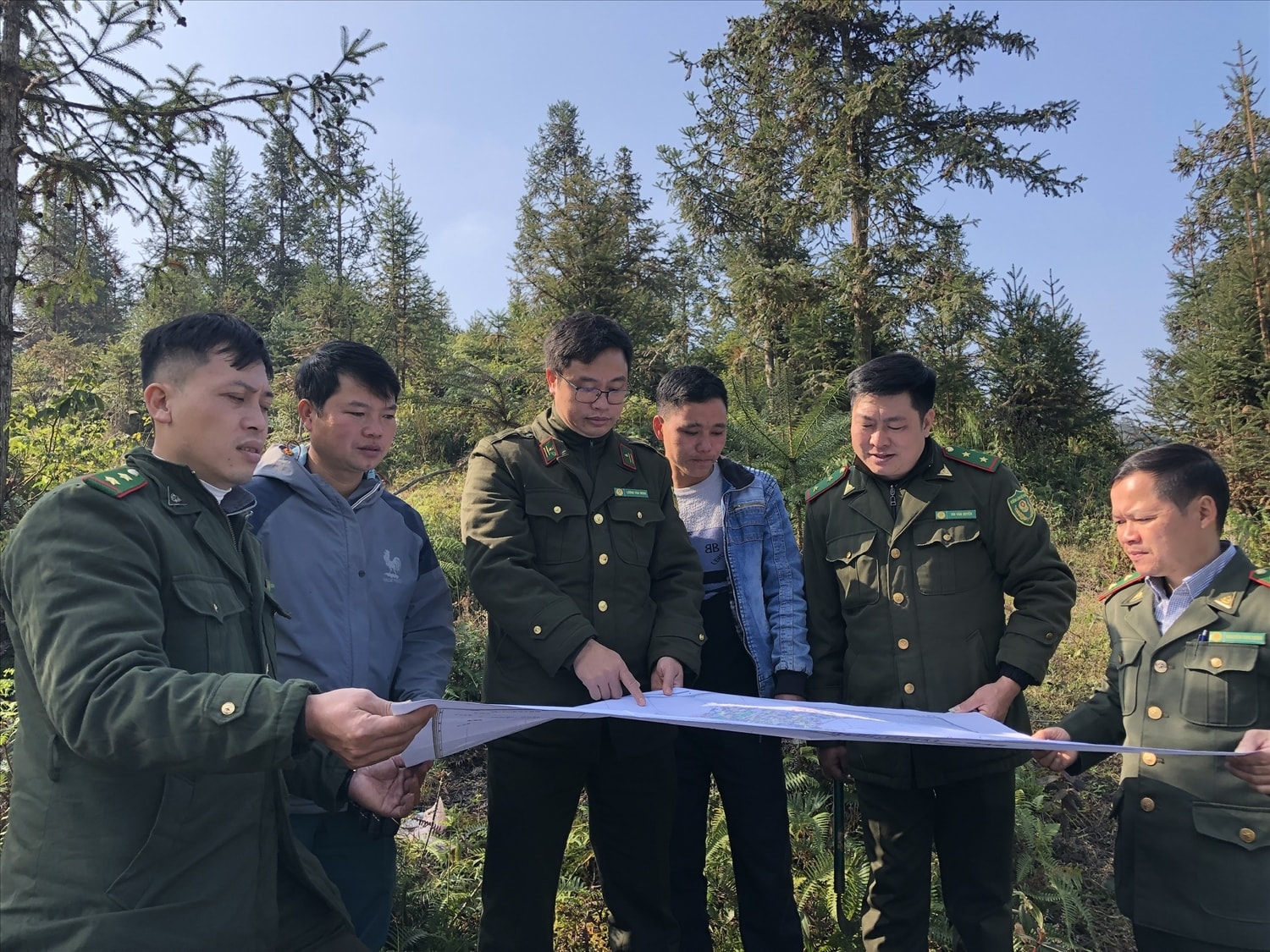 Rất nhiều hộ dân chưa được nhận tiền phí dịch vụ môi trường rừng do diện tích đất rừng còn chồng lấn Rất nhiều hộ dân chưa được nhận tiền phí dịch vụ môi trường rừng do diện tích đất rừng còn chồng lấn
