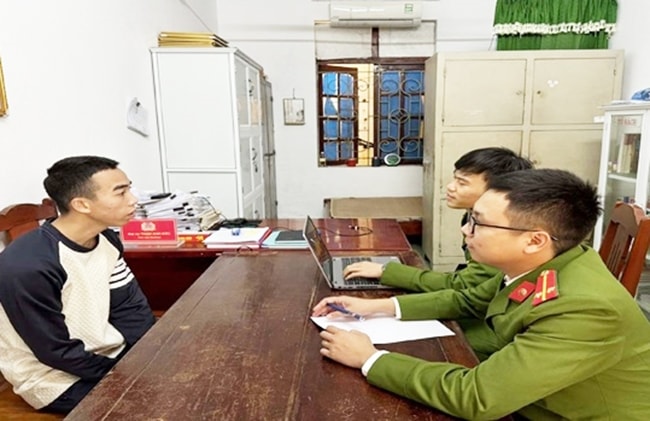 Bùi Văn Luân tại cơ quan Công an