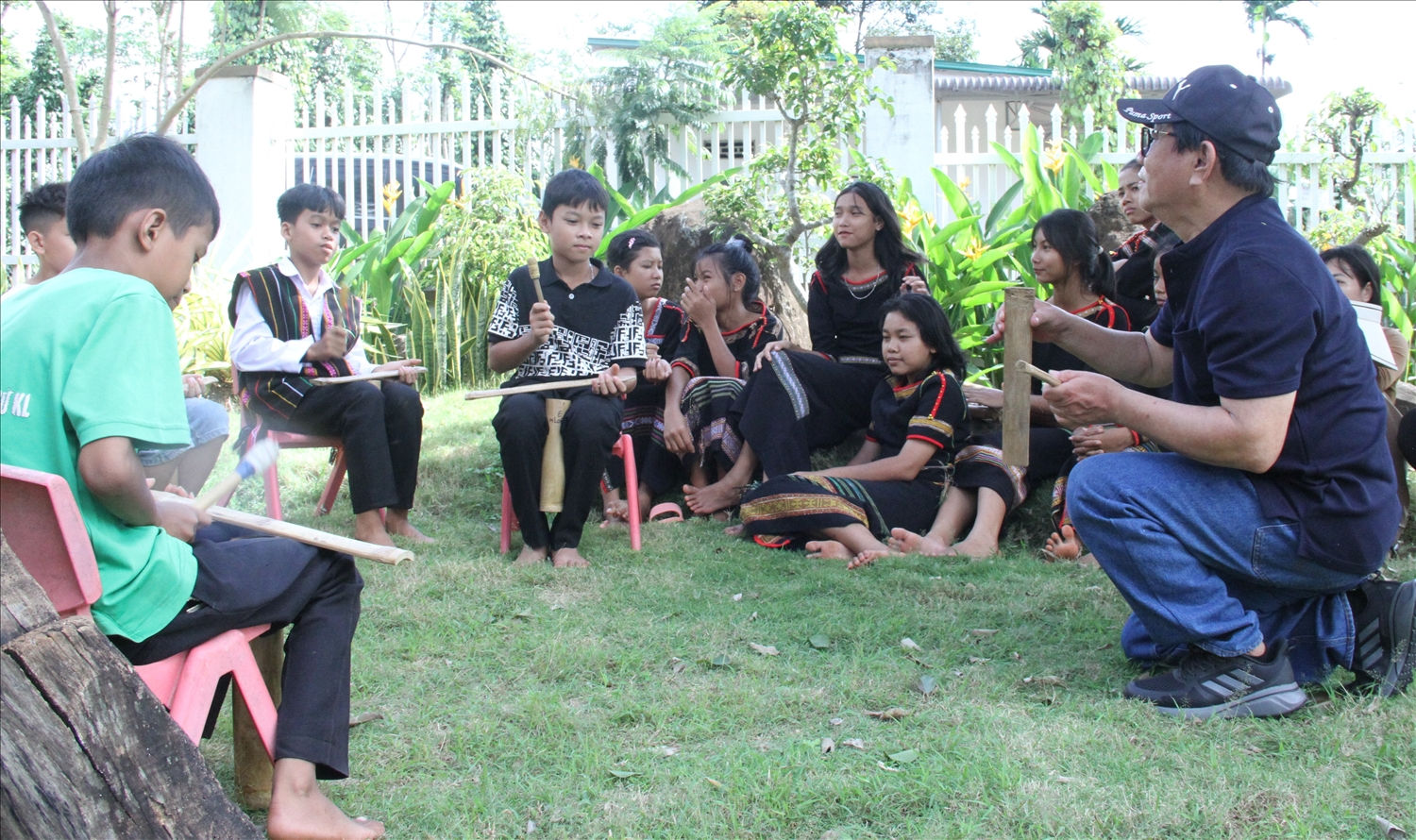 Em kg chùm ảnh: Rộn ràng âm thanh tre nứa giữa buôn làng Ê Đê 8