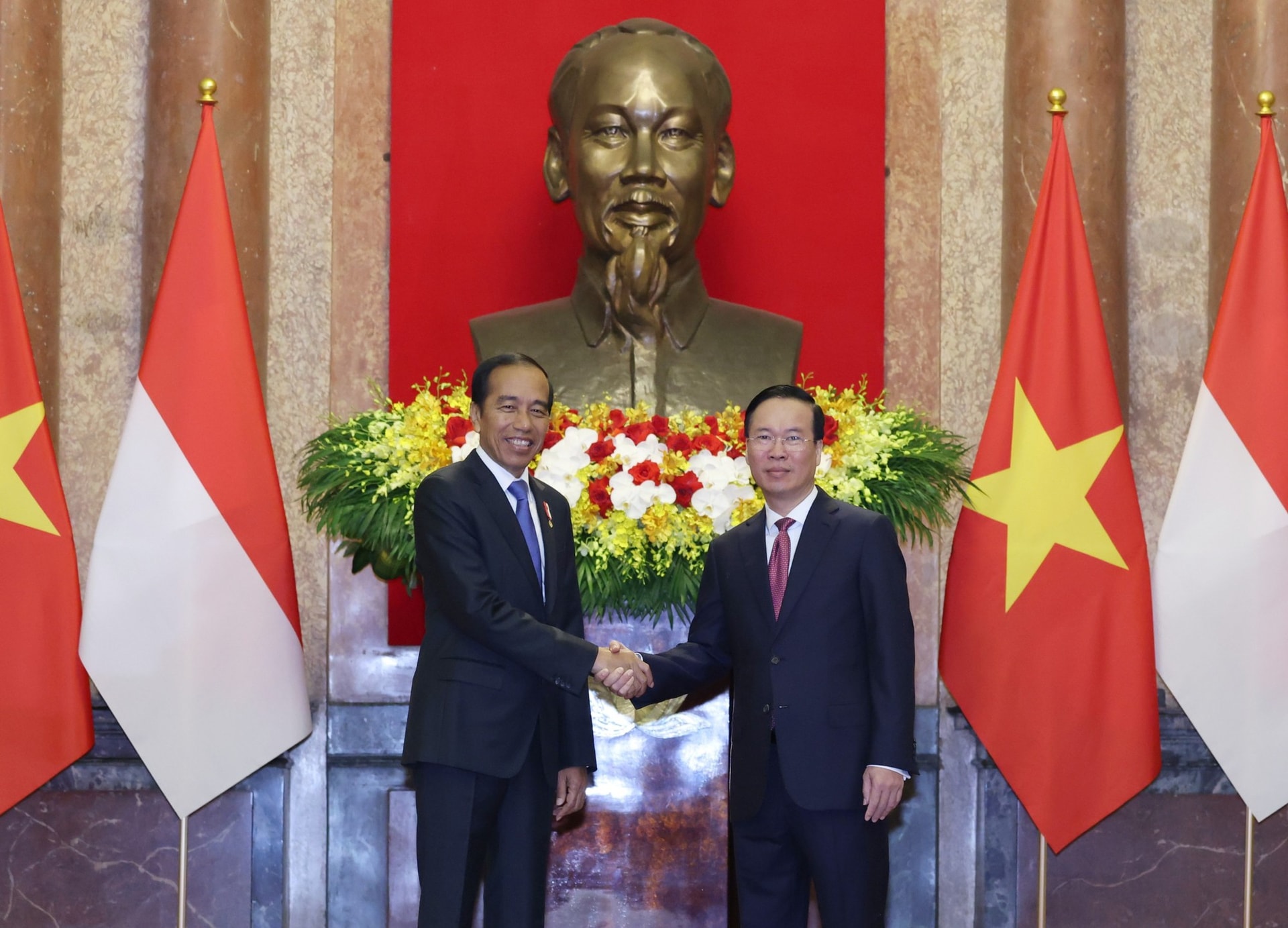 Chủ tịch nước Võ Văn Thưởng và Tổng thống Cộng hoà Indonesia Joko Widodo trước hội đàm - Ảnh: VGP/Nhật Bắc