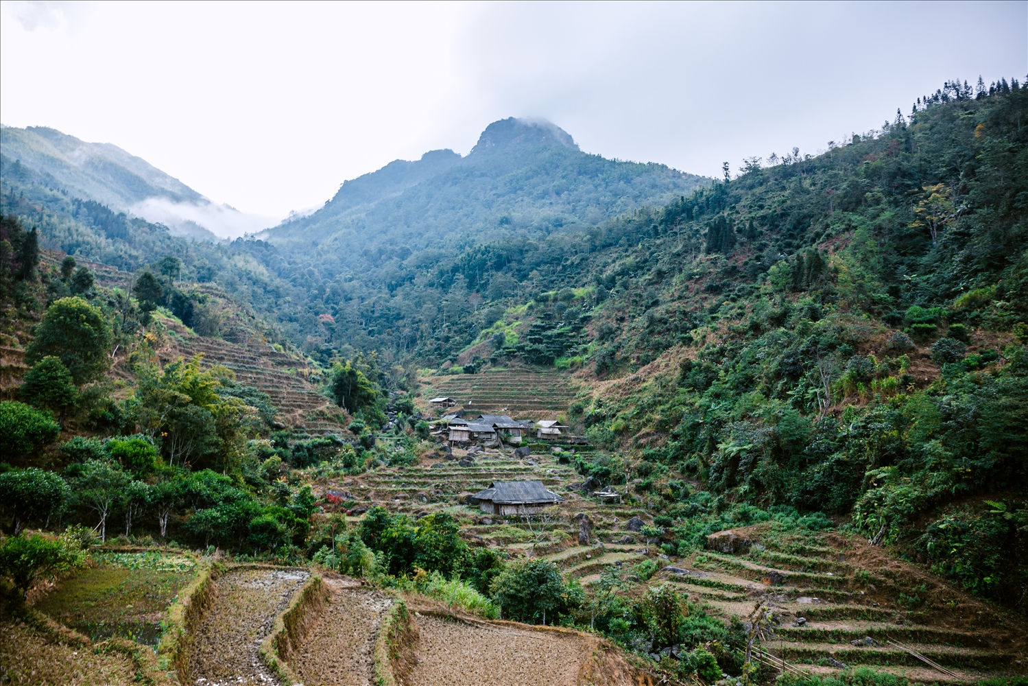 Những nếp nhà người Cơ Lao tại thôn Phìn Sư
