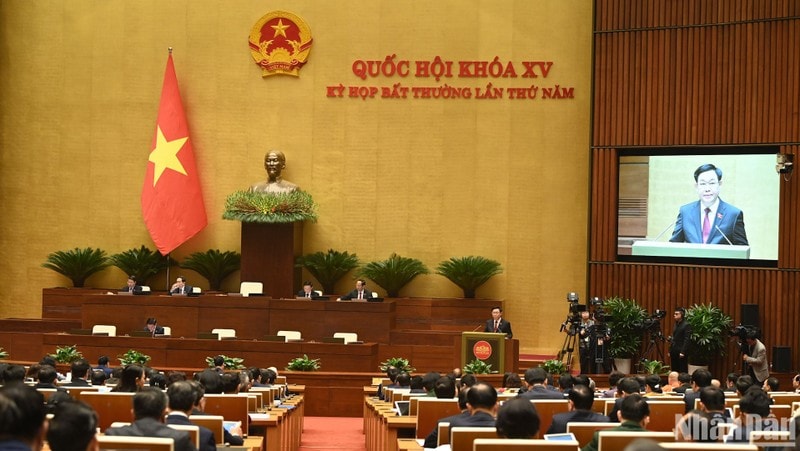 Chủ tịch Quốc hội Vương Đình Huệ phát biểu khai mạc Kỳ họp bất thường lần thứ 5, Quốc hội khoá XV. (Ảnh: DUY LINH)