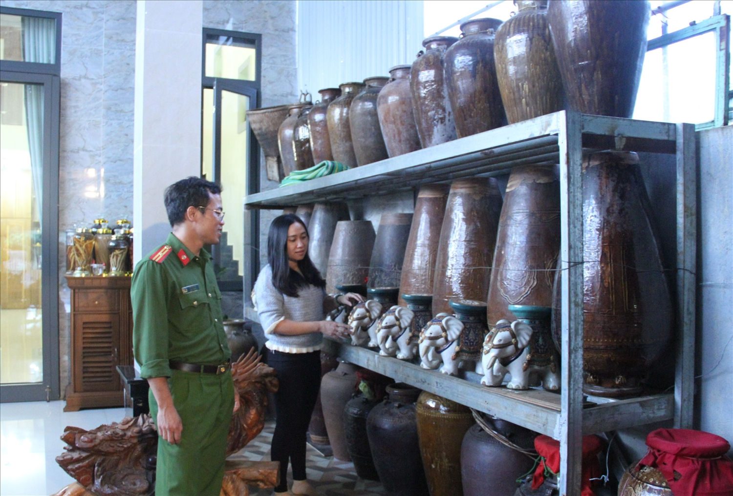 Trong 10 năm, Thiếu tá Đinh Văn Bộ sưu tầm hàng nghìn hiện vật