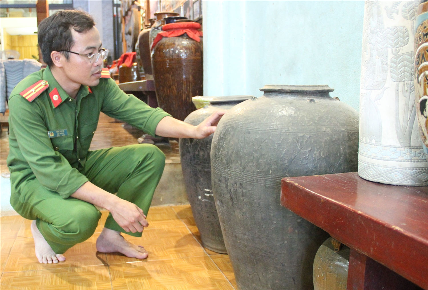 Chiếc chóe quý của người Mnông