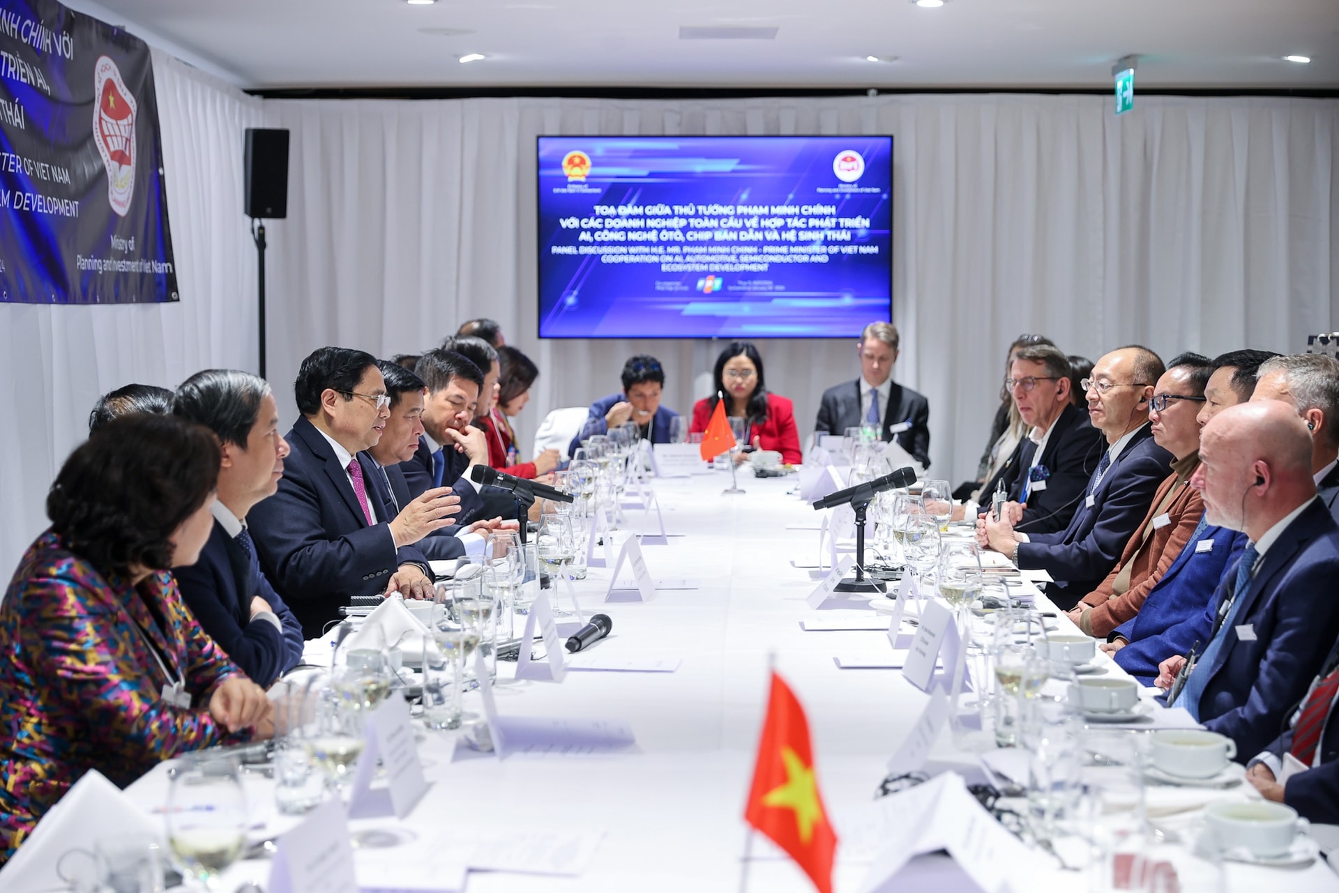 Thủ tướng mong các doanh nghiệp tiếp tục hợp tác, đầu tư hiệu quả, bền vững tại Việt Nam - Ảnh: VGP/Nhật Bắc Thủ tướng mong các doanh nghiệp tiếp tục hợp tác, đầu tư hiệu quả, bền vững tại Việt Nam - Ảnh: VGP/Nhật Bắc