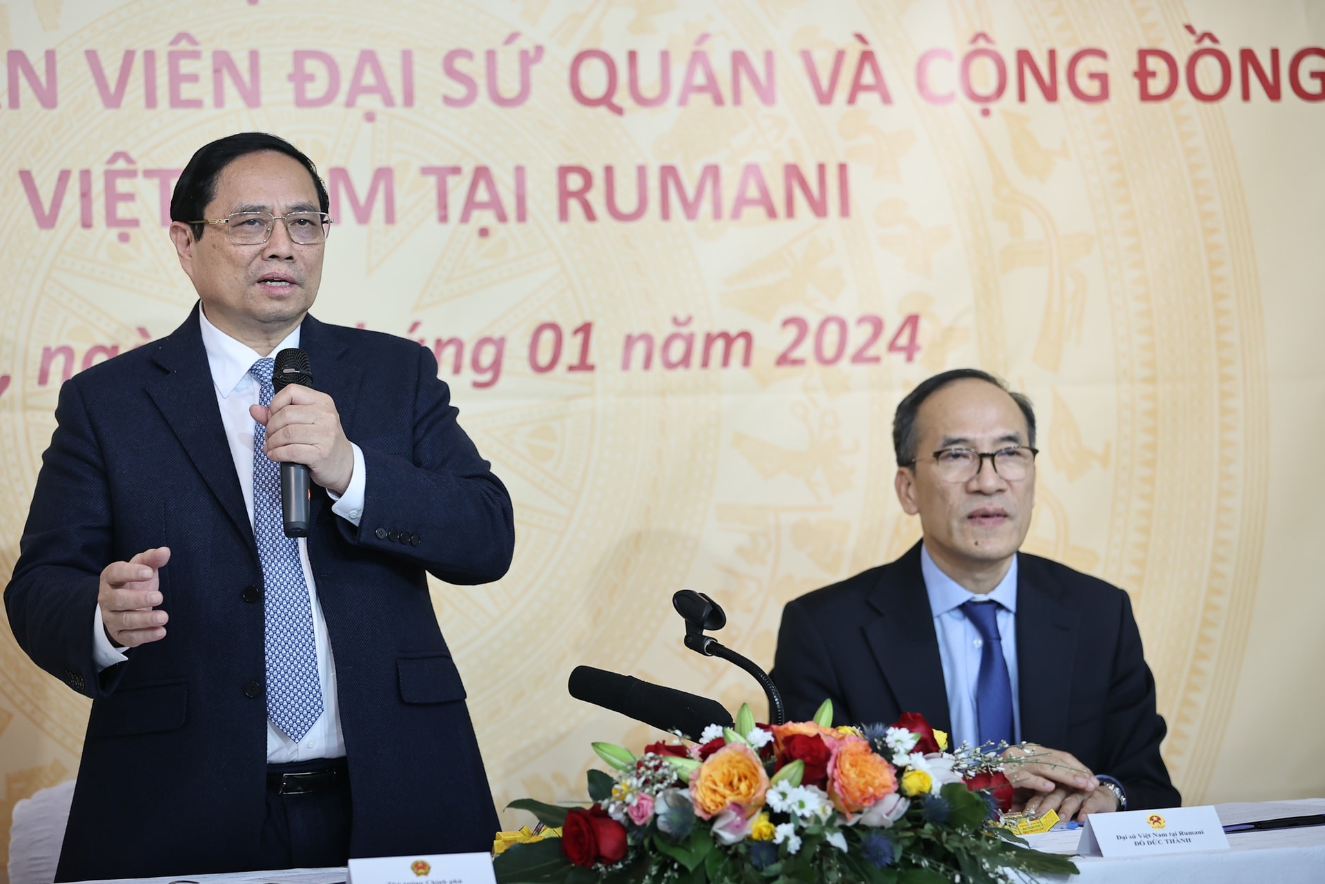 Thủ tướng: Giải quyết công việc của bà con kiều bào “như của người thân ruột thịt”- Ảnh 1. Thủ tướng khẳng định Đảng, Nhà nước luôn quan tâm tới cộng đồng người Việt Nam ở nước ngoài - Ảnh VGP/Nhật Bắc