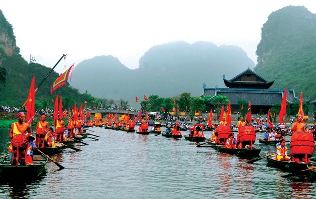 Lễ hội Tràng An diễn ra trên sông Tin: Nhiều hoạt động đặc sắc kỷ niệm 10 năm Tràng An được công nhận di sản thế giới