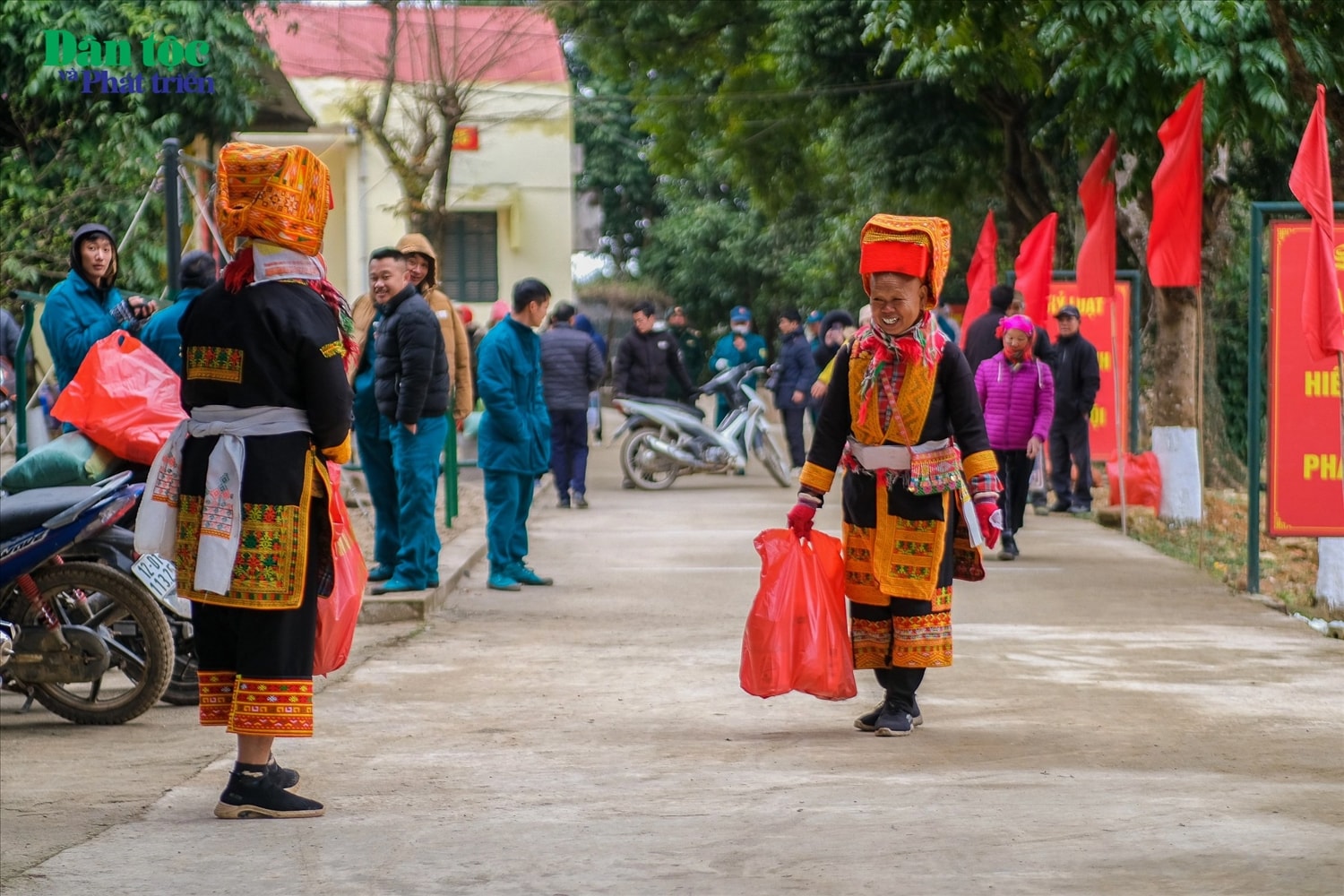 Niềm vui trên khuôn mặt người dân tham gia chương trình, 