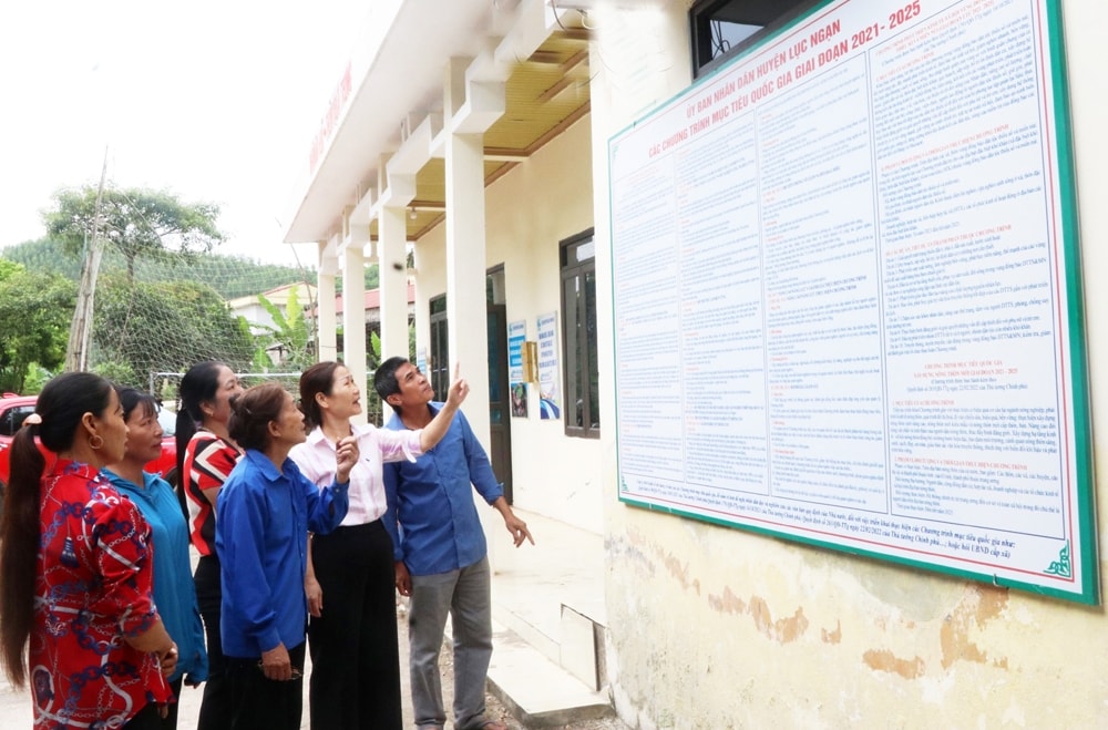 Pano tuyên truyền về Chương trình mục tiêu quốc gia phát triển kinh tế - xã hội vùng đồng bào DTTS và miền núi tại huyện Lục Ngạn (Ảnh Quang Huấn). Pano tuyên truyền về Chương trình mục tiêu quốc gia phát triển kinh tế - xã hội vùng đồng bào DTTS và miền núi tại huyện Lục Ngạn (Ảnh Quang Huấn).