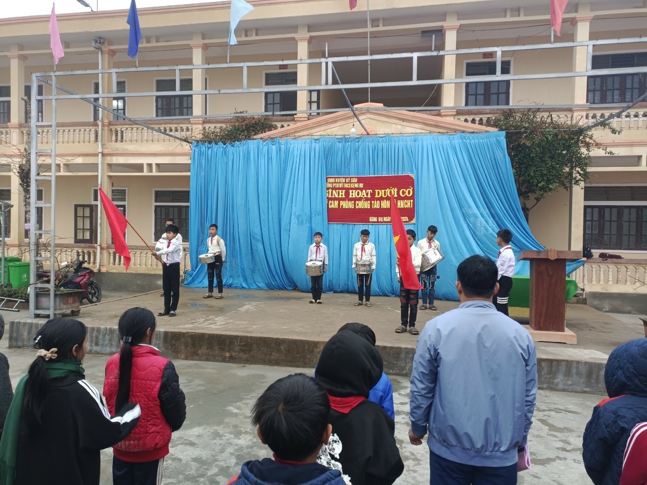 Trường phổ thông DTBT THCS keng Đi tổ chức cho học sinh kí cam không vi phạm tảo hôn và hôn nhân cận huyết Trường phổ thông DTBT THCS keng Đi tổ chức cho học sinh kí cam không vi phạm tảo hôn và hôn nhân cận huyết