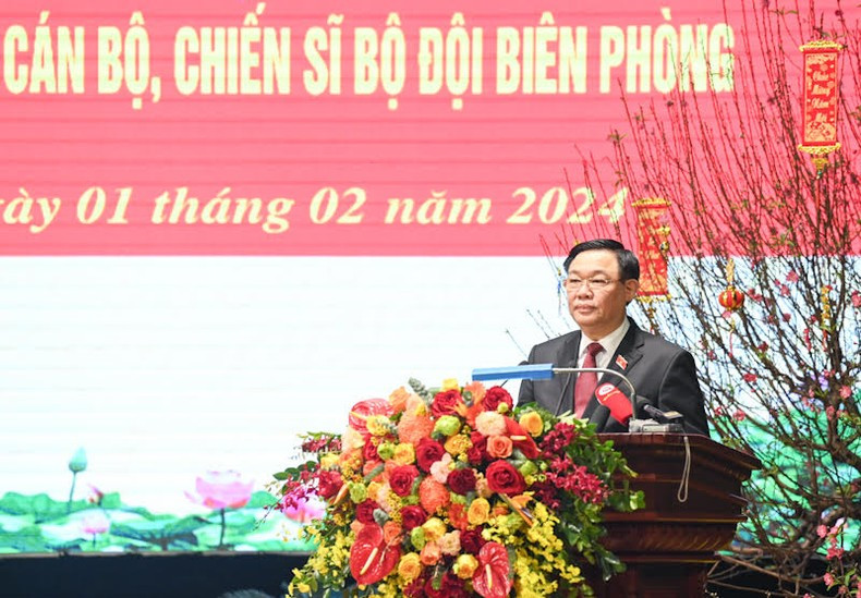 Chủ tịch Quốc hội Vương Đình Huệ phát biểu chúc Tết cán bộ, chiến sĩ Bộ đội Biên phòng. (Ảnh: DUY LINH) Chủ tịch Quốc hội Vương Đình Huệ phát biểu chúc Tết cán bộ, chiến sĩ Bộ đội Biên phòng. (Ảnh: DUY LINH)