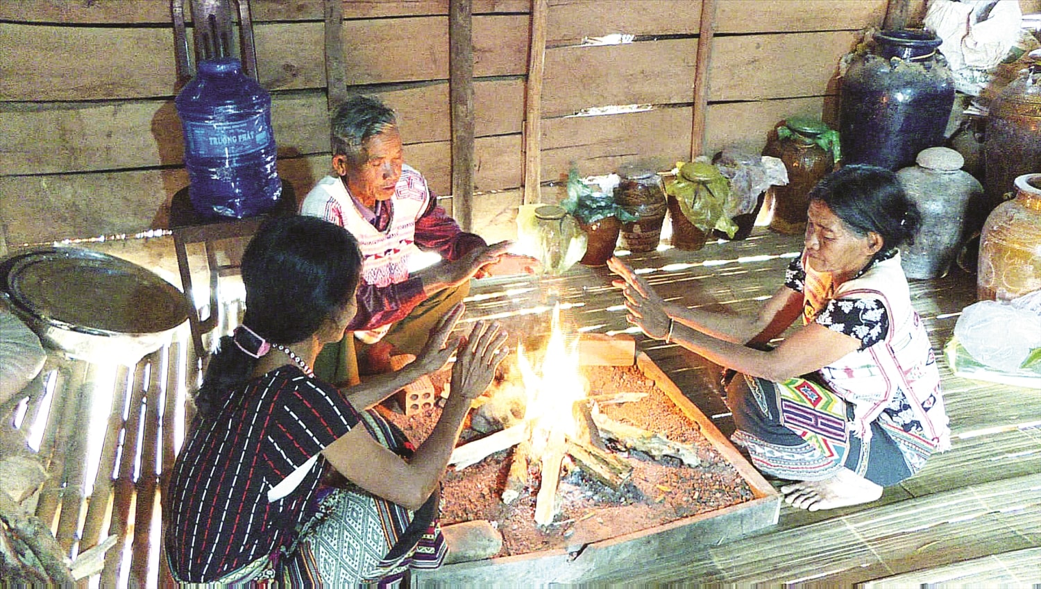 Bếp lửa nhà dài