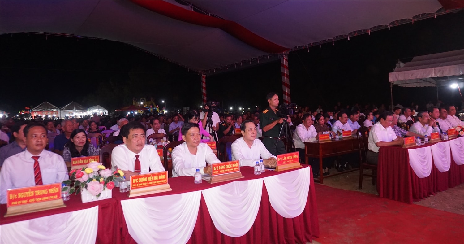 ( Tin - Ngoại giao xin hỗ trợ)Trà Vinh: Khai mạc Chương trình Tết Quân - dân năm 2024