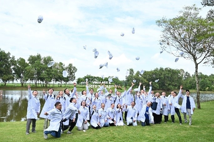 Tour tham quan nhà máy – trang trại giúp nhân viên mới hiểu rõ hơn về văn hóa doanh nghiệp và xây dựng tình yêu với thương hiệu. Tour tham quan nhà máy – trang trại giúp nhân viên mới hiểu rõ hơn về văn hóa doanh nghiệp và xây dựng tình yêu với thương hiệu.