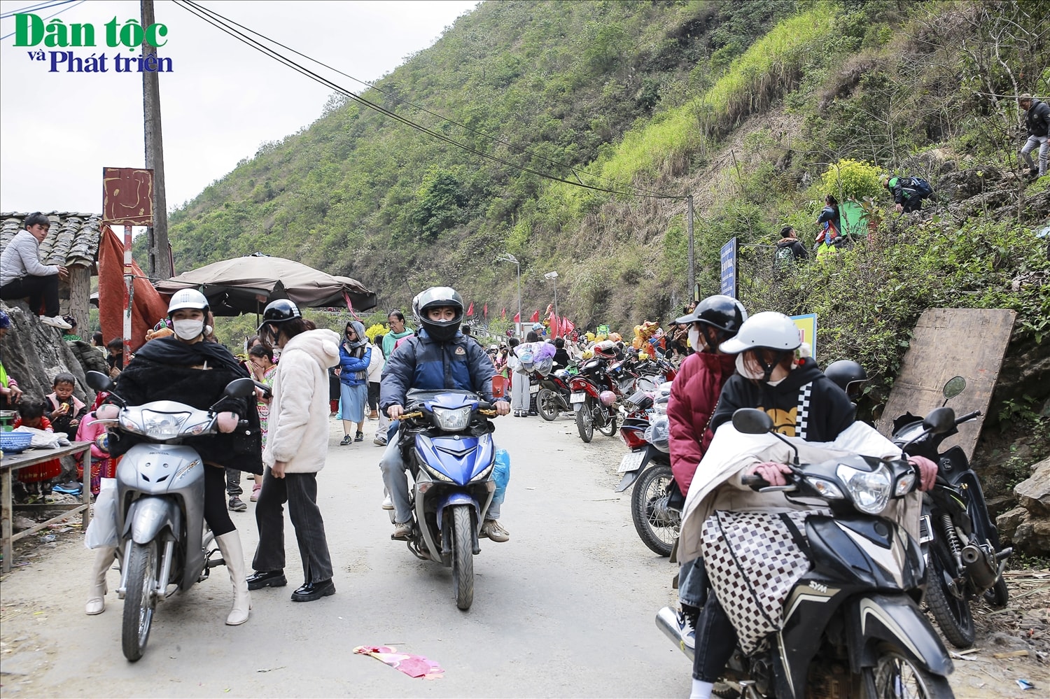 Khung cảnh nhộn nhịp khác hẳn so với ngày thường 