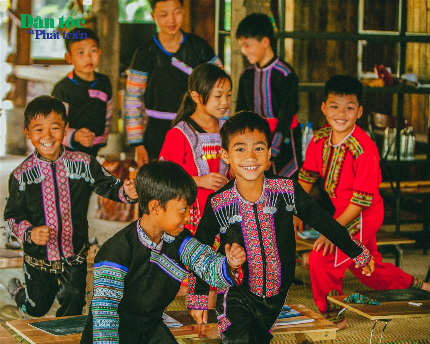 Các bạn học sinh dân tộc Mông của xã Suối Giàng tại lớp học Các bạn học sinh dân tộc Mông của xã Suối Giàng tại lớp học