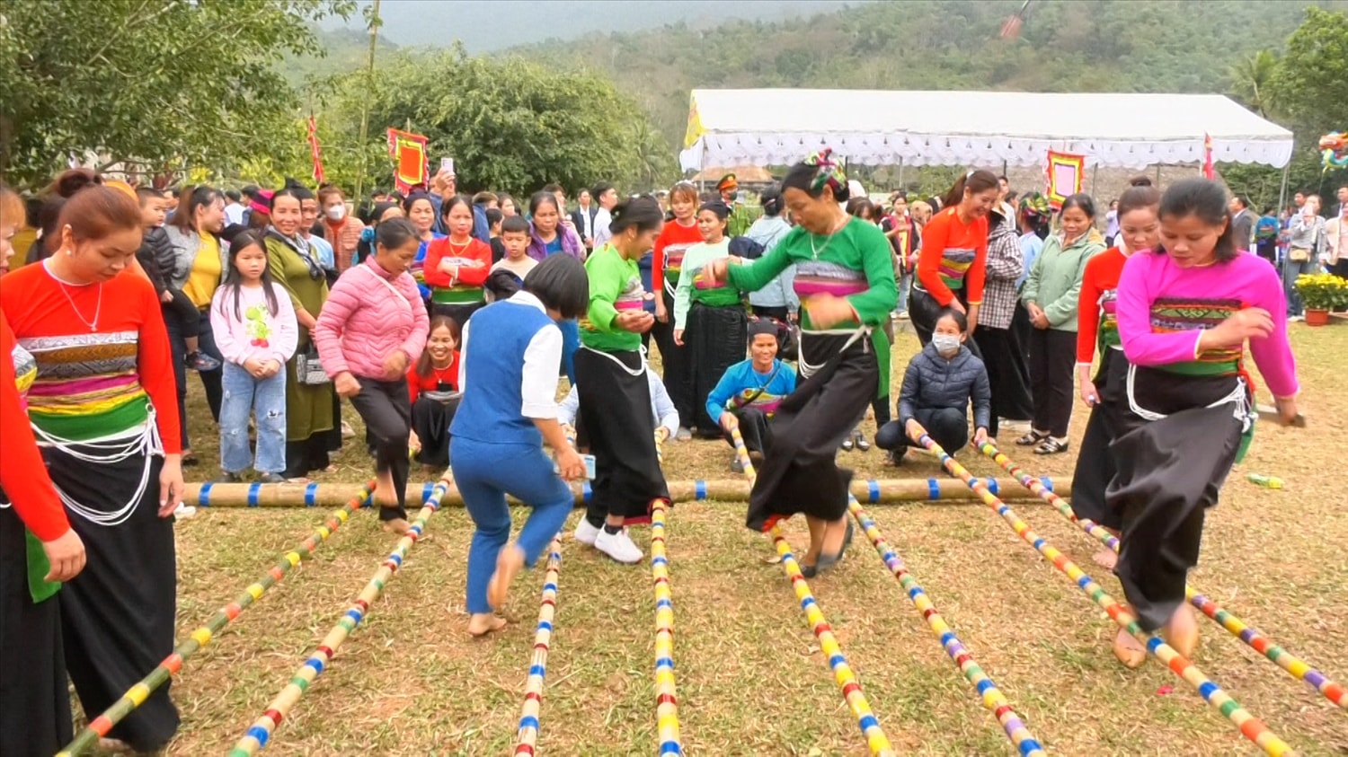 Hòa cùng điệu múa nhảy sạp