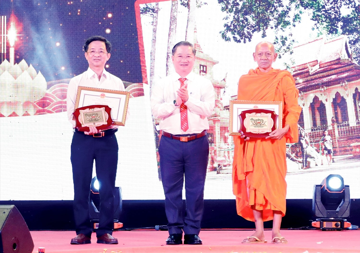 Lãnh đạo TP. Cần Thơ luôn quan tâm, động viên kịp thời  những gương điển hình tiên tiến trong vùng đồng bào DTTS