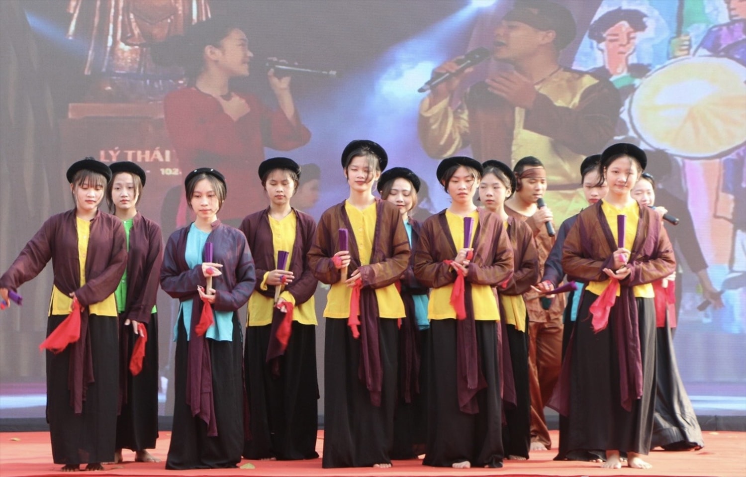 Hát Dô ngày càng được trẻ hóa bởi đội ngũ nghệ nhân trẻ kế cận.