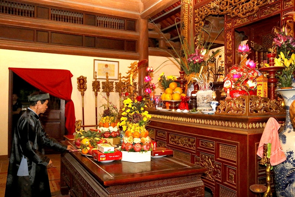 Cụ Thủ từ miếu Trò thắp hương và rước “nõ nường” Tin: Độc đáo lễ hội Trò Trám 4
