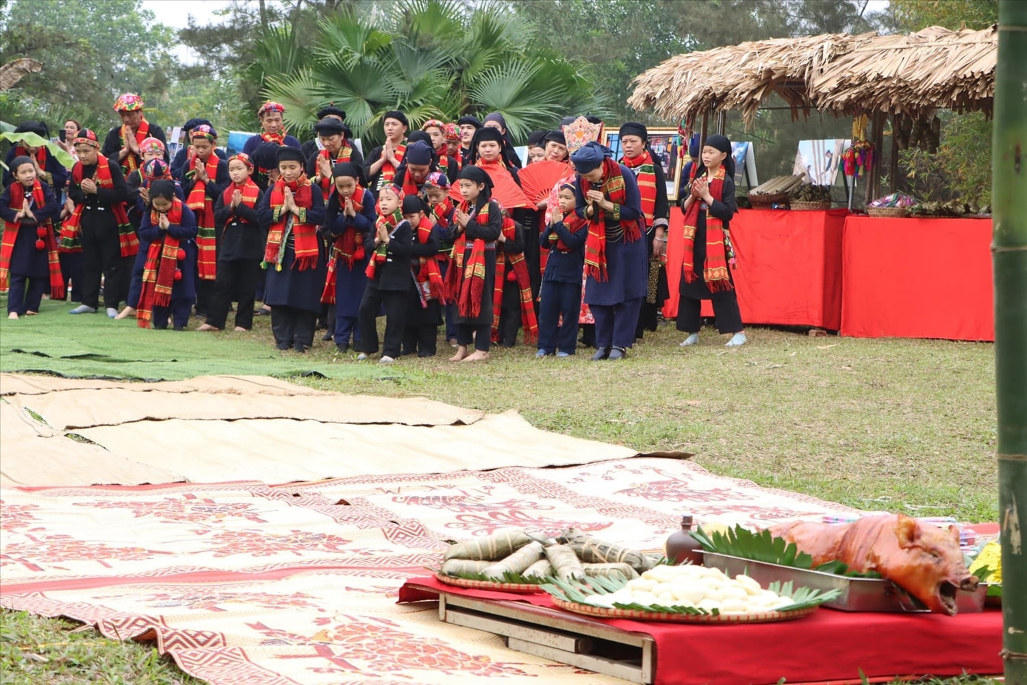 Lễ hội Lồng tồng của đồng bào Tày, Nùng được tái hiện tại Làng Văn hóa, du lịch các dân tộc Việt Nam thu hút đông đảo du khách thăm quan, trải nghiệm Lễ hội Lồng tồng của đồng bào Tày, Nùng được tái hiện tại Làng Văn hóa, du lịch các dân tộc Việt Nam thu hút đông đảo du khách thăm quan, trải nghiệm
