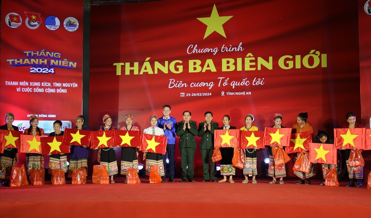 Đây là dịp để đoàn viên, hội viên, thanh niên thể hiện tình yêu quê hương đất nước thông qua việc hướng về các địa bàn biên giới bằng những việc làm thiết thực, ý nghĩa. Đây là dịp để đoàn viên, hội viên, thanh niên thể hiện tình yêu quê hương đất nước thông qua việc hướng về các địa bàn biên giới bằng những việc làm thiết thực, ý nghĩa.