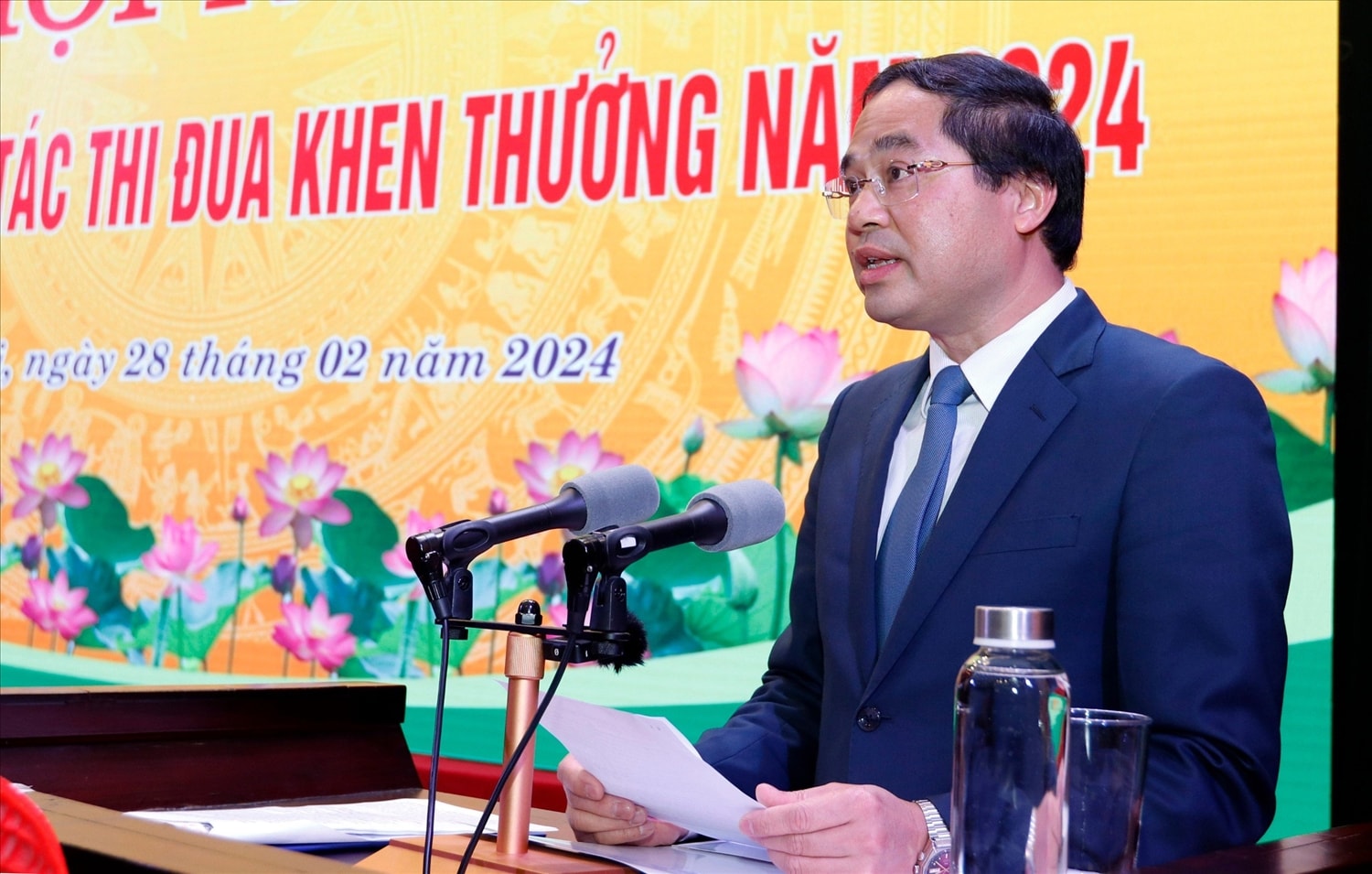Chủ tịch UBND tỉnh Lào Cai Trịnh Xuân Trường báo cáo công tác thi đua khen thưởng tại Hội nghị Chủ tịch UBND tỉnh Lào Cai Trịnh Xuân Trường báo cáo công tác thi đua khen thưởng tại Hội nghị