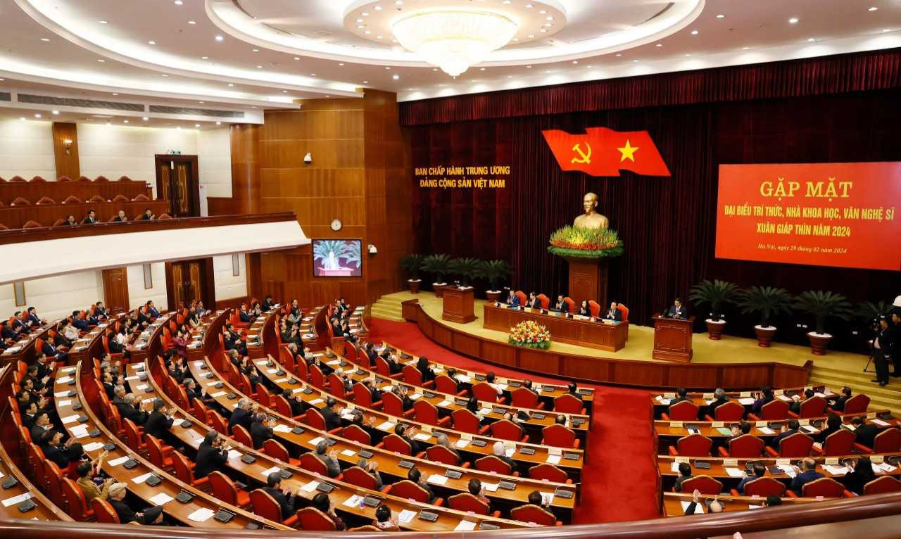 Hội nghị gặp mặt đại biểu trí thức, nhà khoa học, văn nghệ sĩ nhân dịp đầu Xuân Giáp Thìn 2024 - Ảnh: VGP/Nguyễn Hoàng