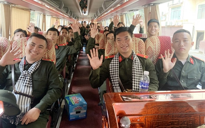 Thanh niên phấn khởi tham gia nghĩa vụ Quân sự, nghĩa vụ Công an. Thanh niên phấn khởi tham gia nghĩa vụ Quân sự, nghĩa vụ Công an.