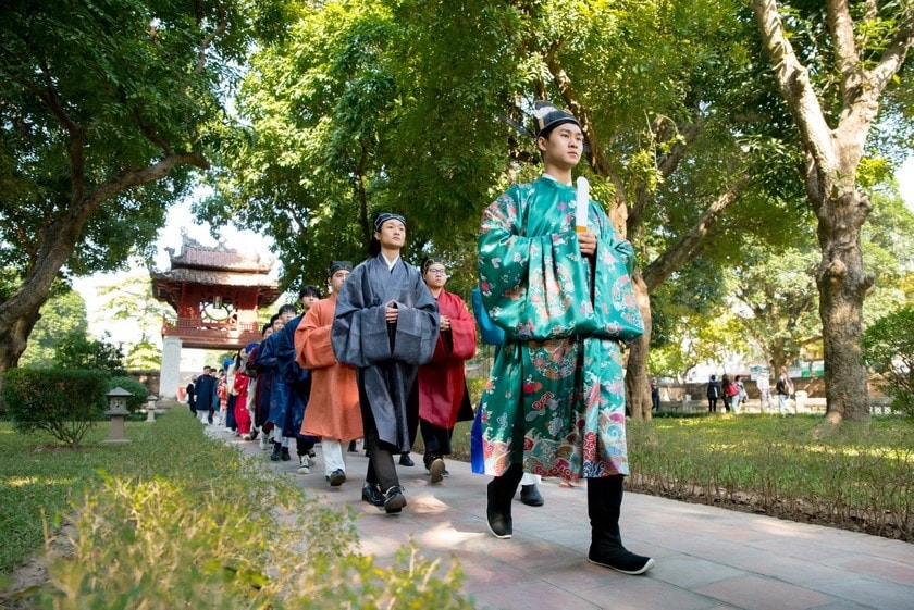 Cổ phục giờ đây đã được người trẻ thổi vào luồng sinh khí mới (Bách hoa bộ hành) Thế hệ trẻ hồi sinh trang phục truyền thống 3