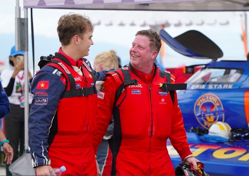 Jonas Andersson và Stefan Arand hai tay đua của đội thuyền máy F1H2O Bình Định – Việt Nam