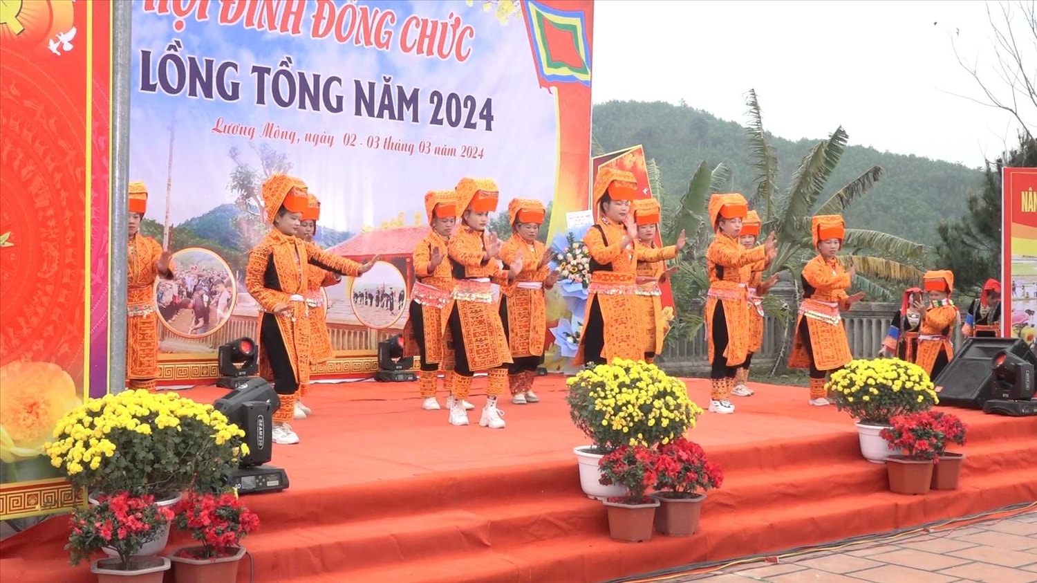 Nhiều tiết mục văn nghệ đặc sắc tại lễ hội