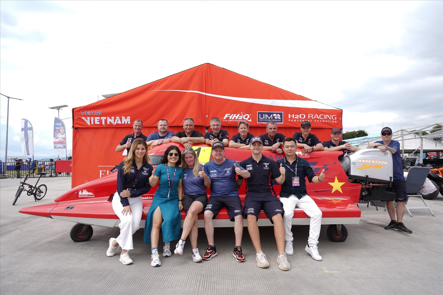 Các thành viên trong đội F1H2O Bình Định - Việt Nam