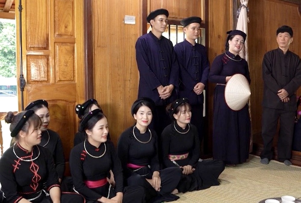Hát Quan làng tại một đám cưới của người Tày Tuyên Quang.